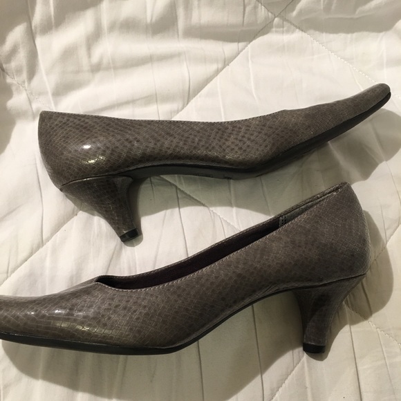 A2 by Aerosoles Kitten Heel Snakeskin Dress Pumps - Picture 5 of 11